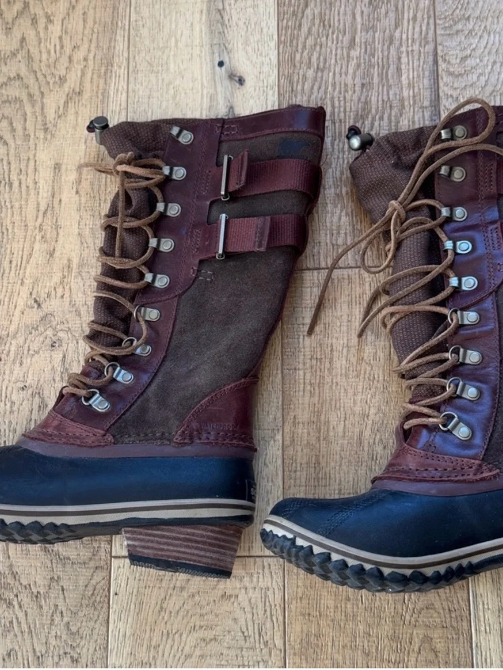 Sorel Women's Brown and Black Lace-Up Waterproof Winter Boots